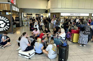 Pre podozrivú batožinu evakuovali časť londýnskeho letiska Gatwick